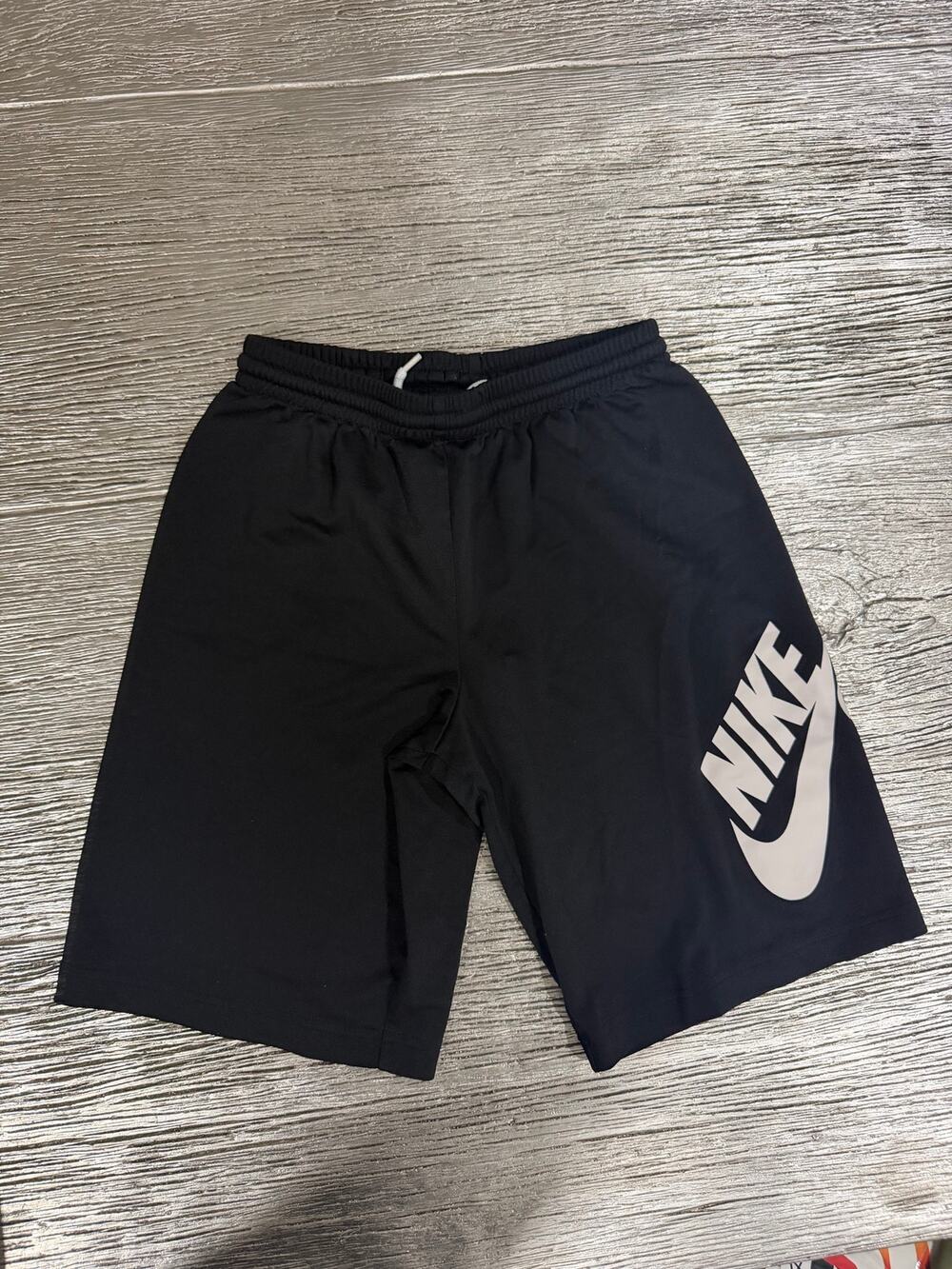 Nike SB boys size M shorts